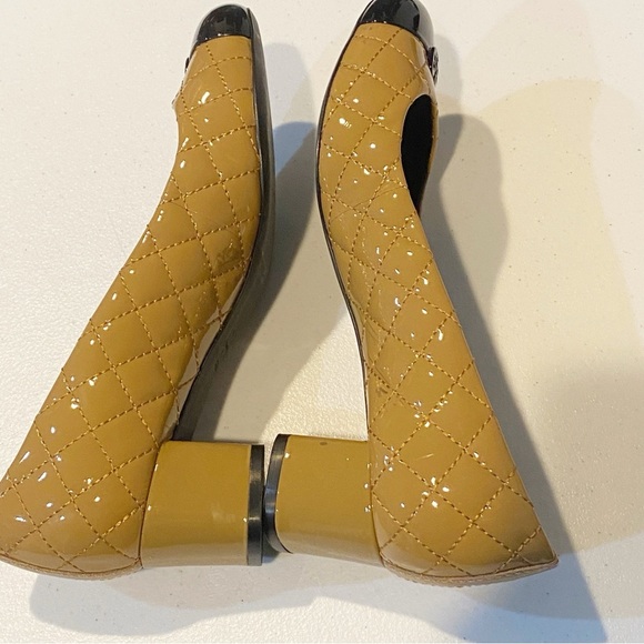 TORY BURCH Kaitlin Camel Quilted Patent Leather Pumps - Picture 12 of 15